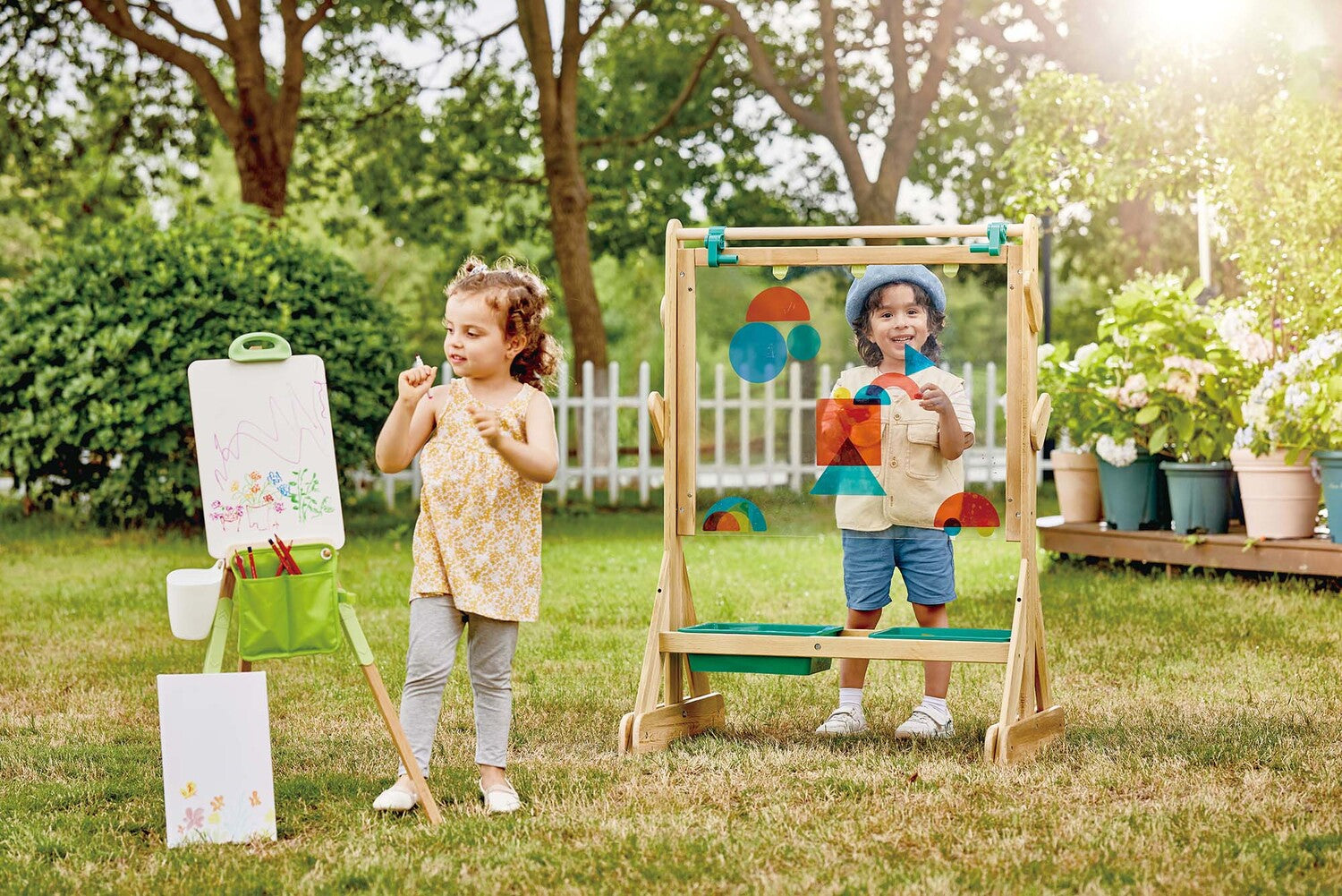 Outdoor Art Easel – Awesome Toys & Gifts