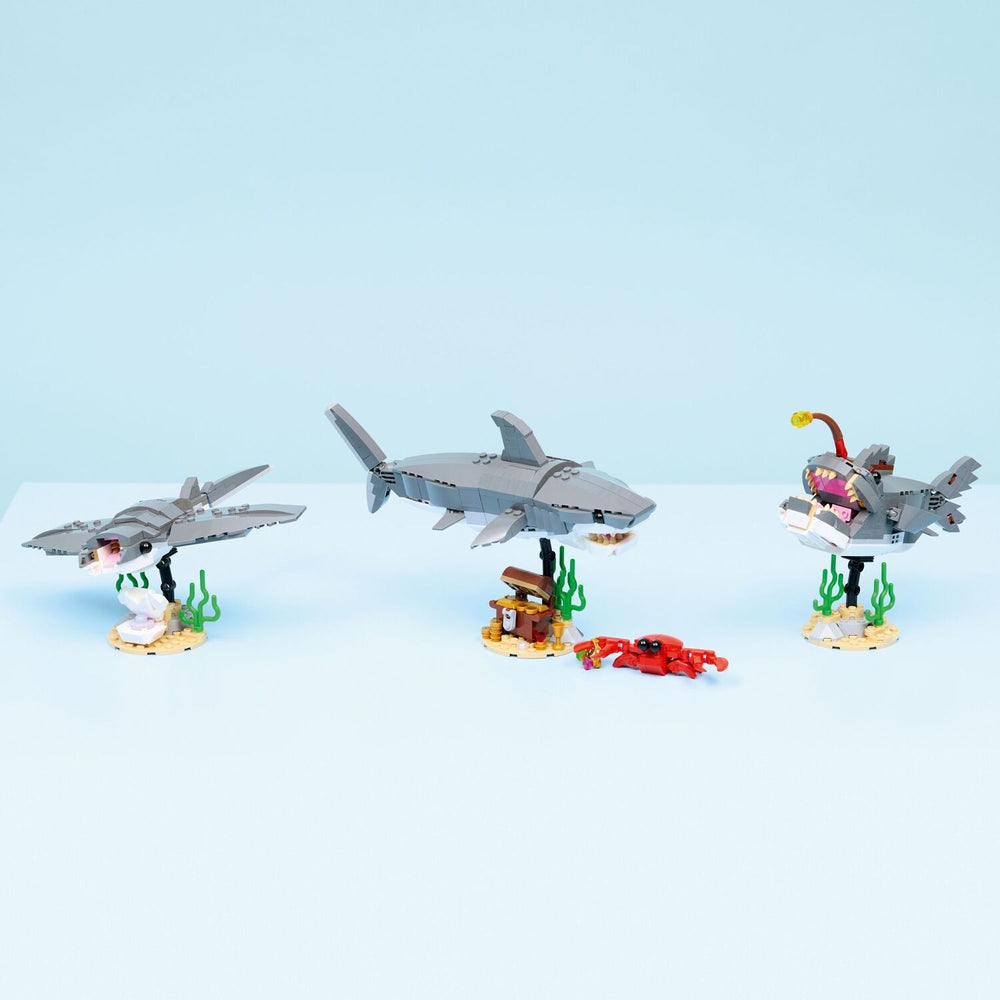 LEGO Creator: Fierce Shark with a Treasure Chest
