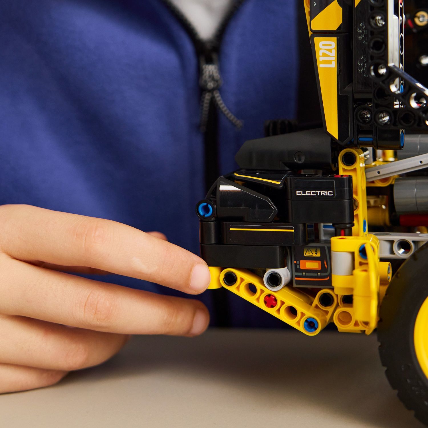 LEGO Technic: Volvo L120 Electric Wheel Loader