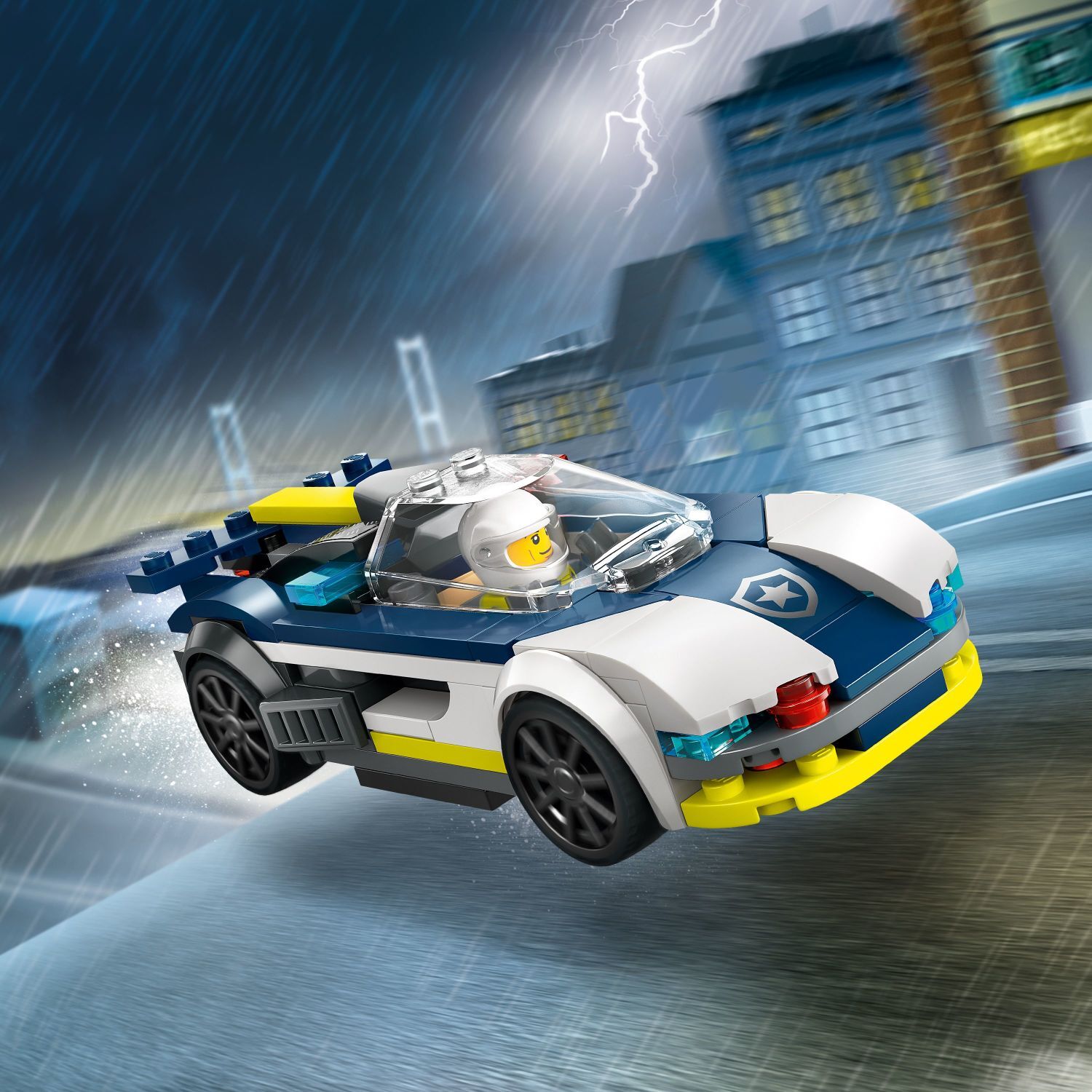 LEGO® City Police: Police Car and Muscle Car Chase