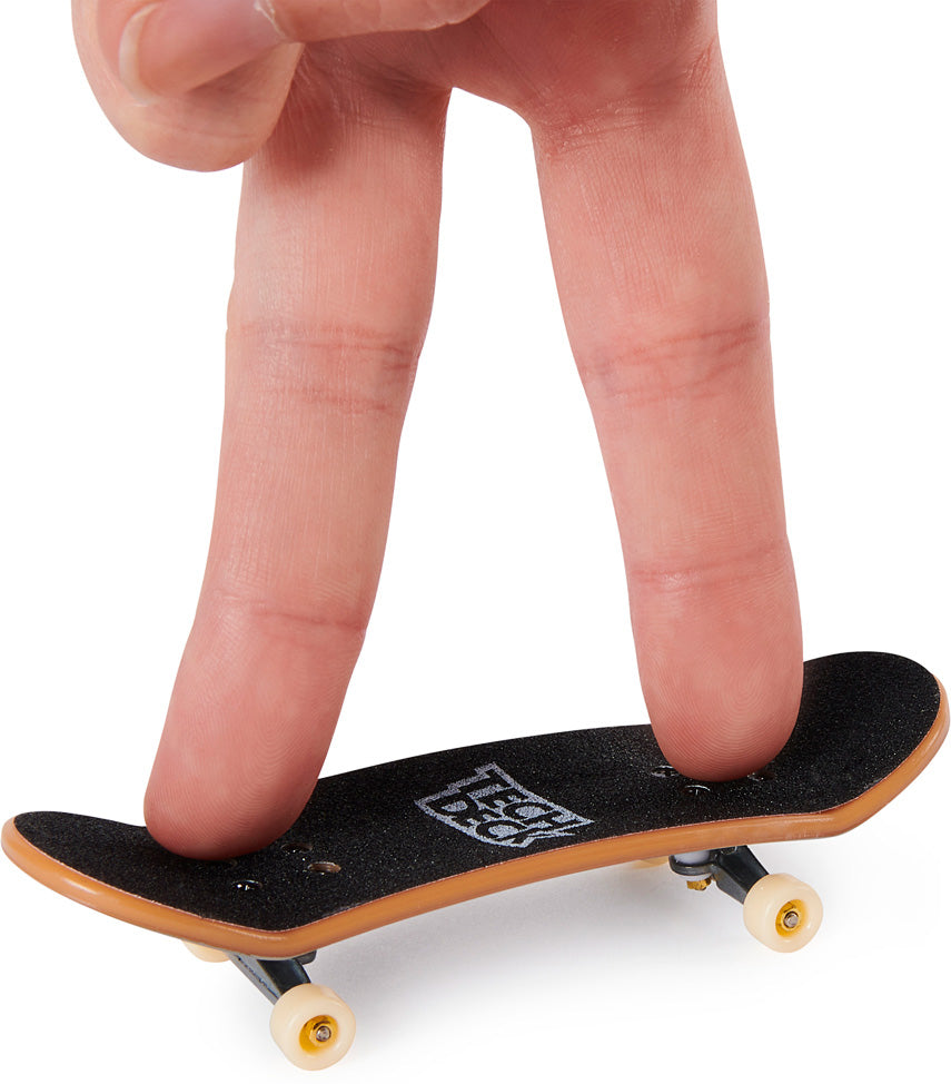 指スケフィンガーボード　Tech Deck Pro Board Gustavo Amazon.com: TECH DECK, Zero Pro Series Finger Board with