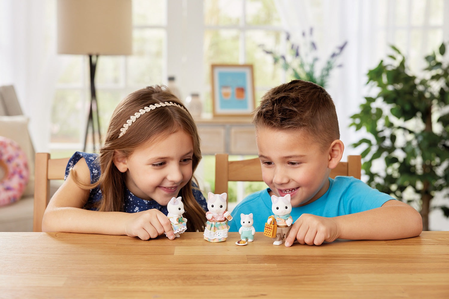 Calico Critters Latte Cat Family – Awesome Toys & Gifts